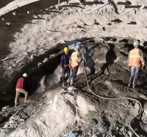 徽州隧道拱顶带模注浆料，微膨胀注浆料的特点及施工工艺